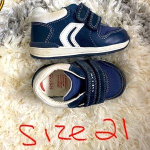 Geox size 21 toddler shoes